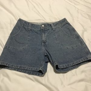Womans Levi’s denim shorts size 6